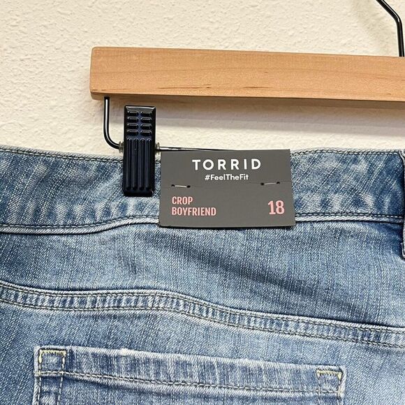 New Torrid Blue Crop Boyfriend Jeans - Size 18 - Picture 7 of 7